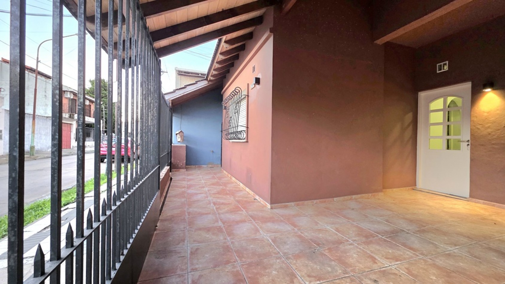 CASA 3 AMBIENTES CON FONDO