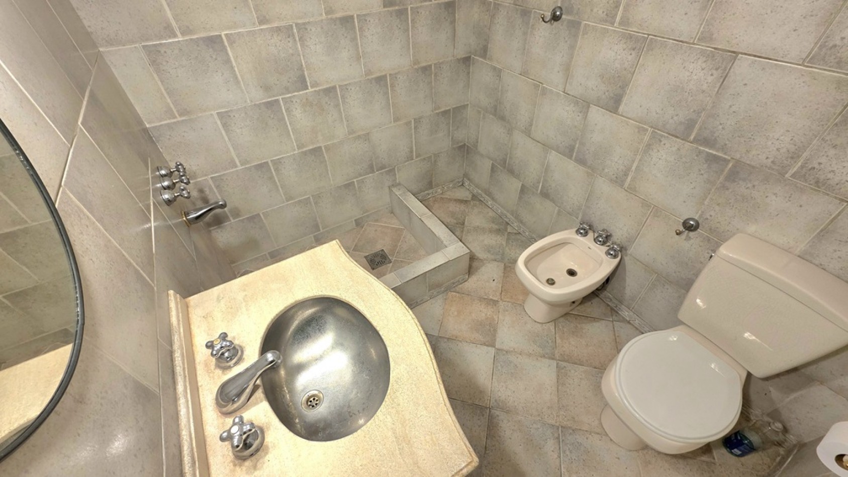 CASA 3 AMBIENTES CON FONDO