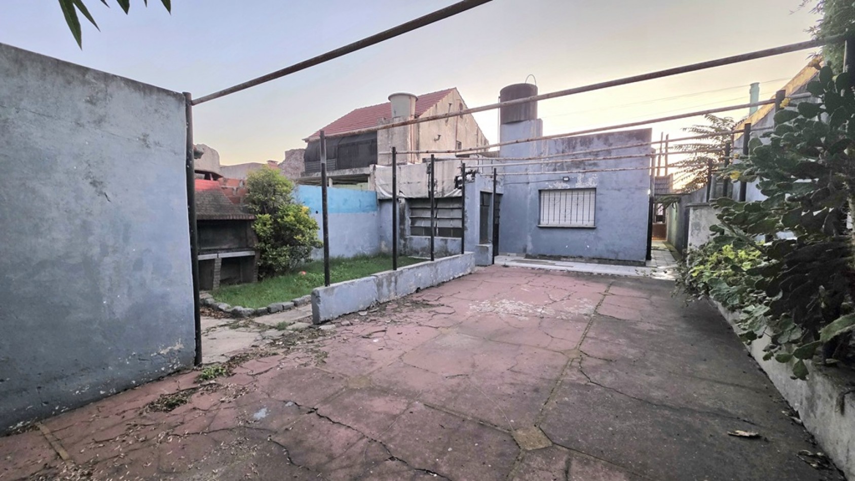 CASA 3 AMBIENTES CON FONDO