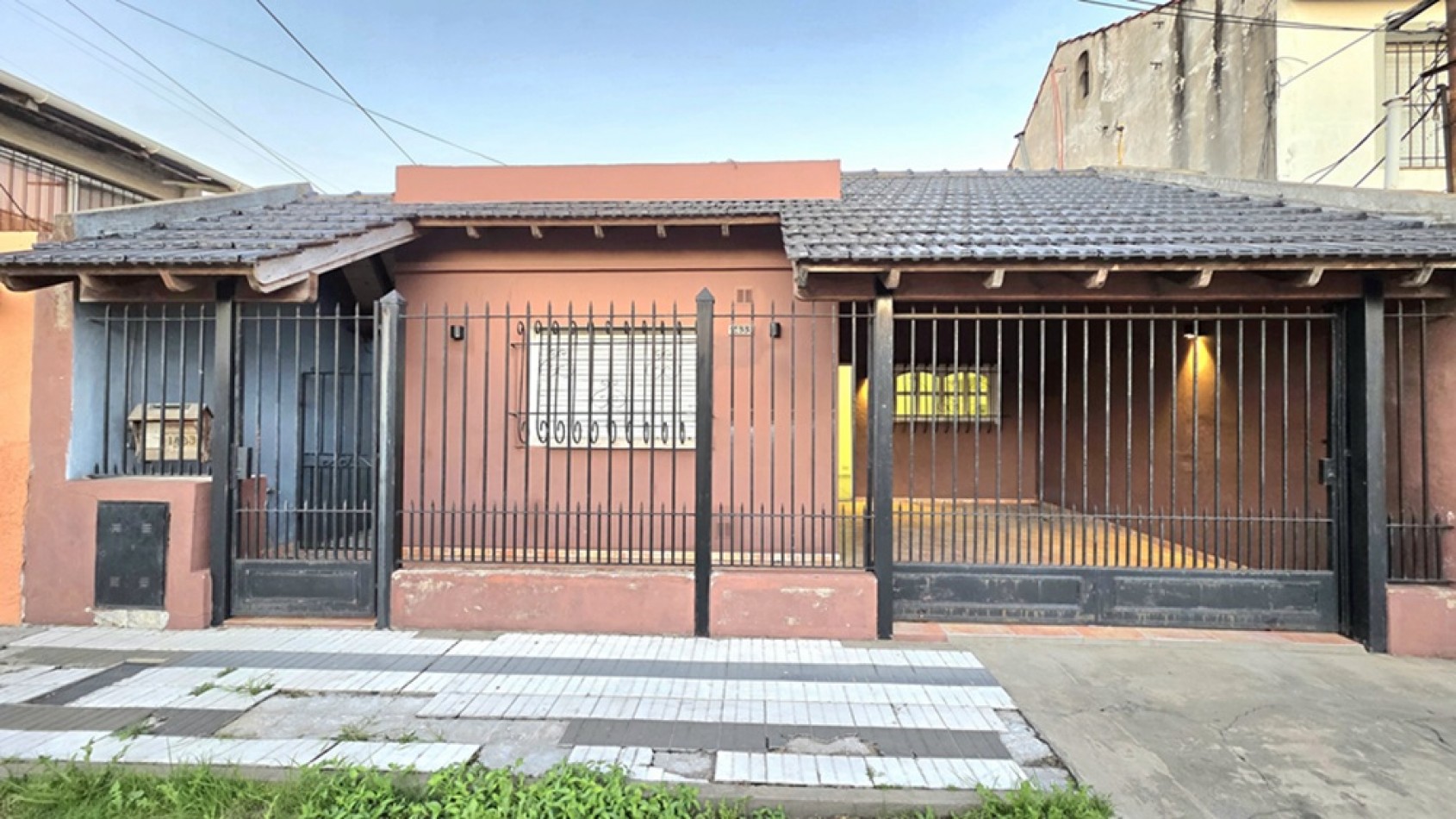 CASA 3 AMBIENTES CON FONDO