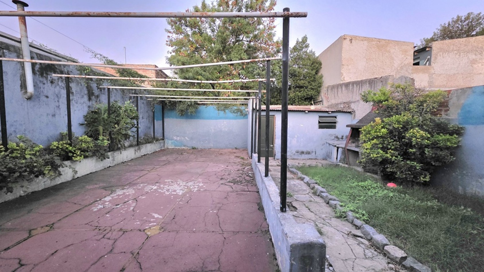 CASA 3 AMBIENTES CON FONDO