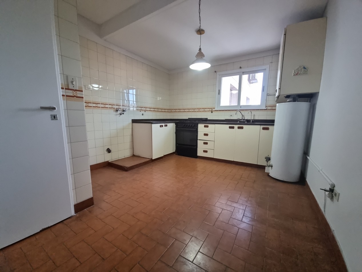 3 AMBIENTES CON 2 BAÑOS