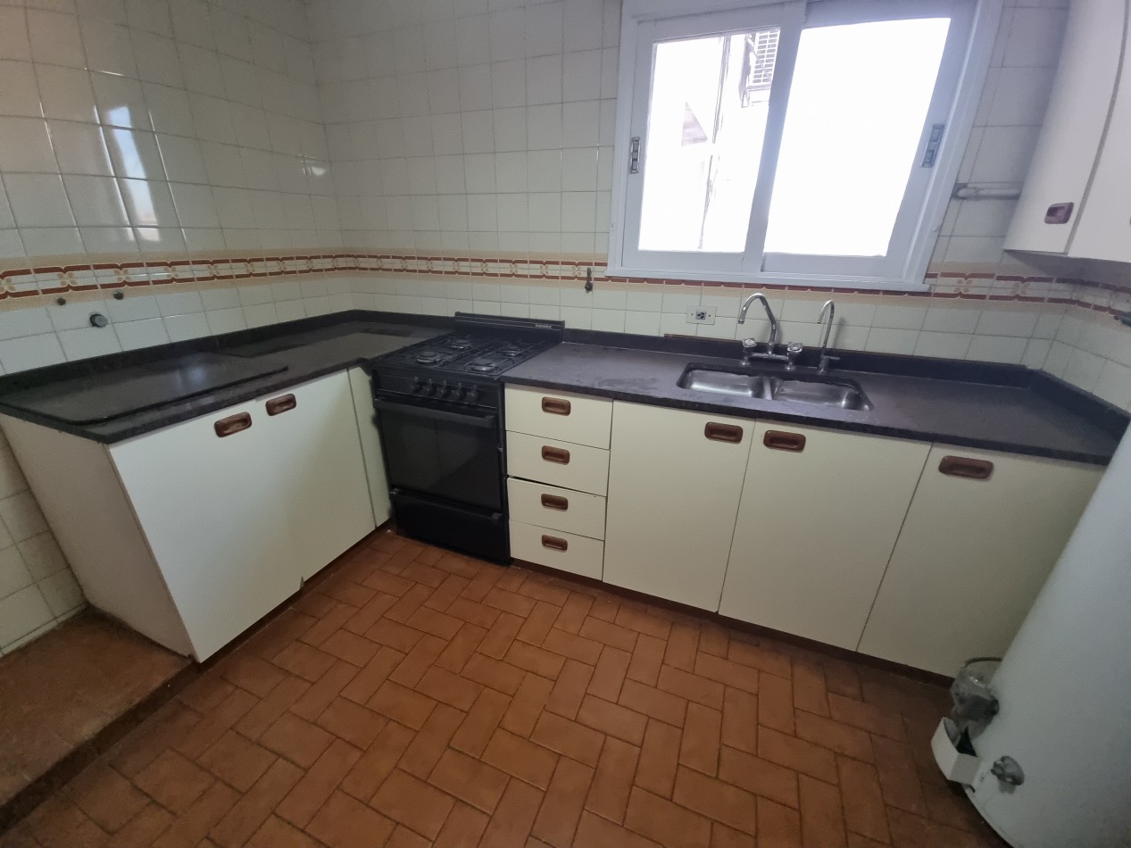 3 AMBIENTES CON 2 BAÑOS