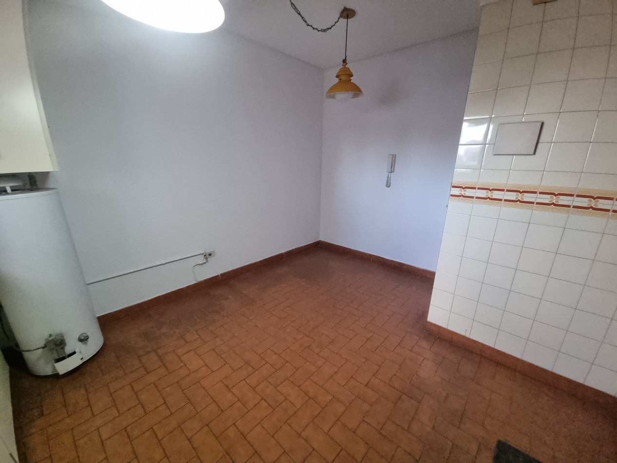 3 AMBIENTES CON 2 BAÑOS