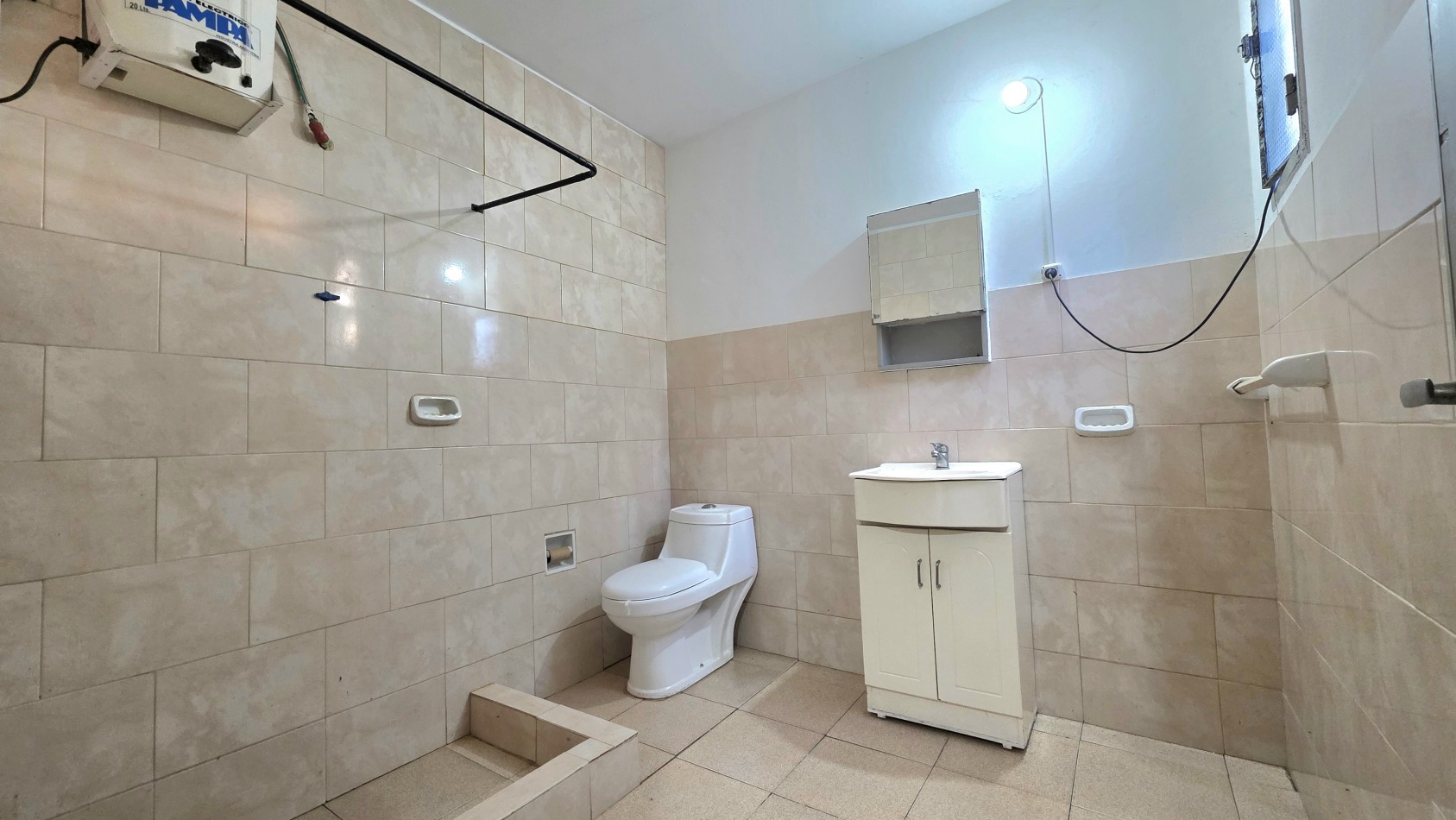 DEPARTAMENTO CON PATIO Y JARDIN 