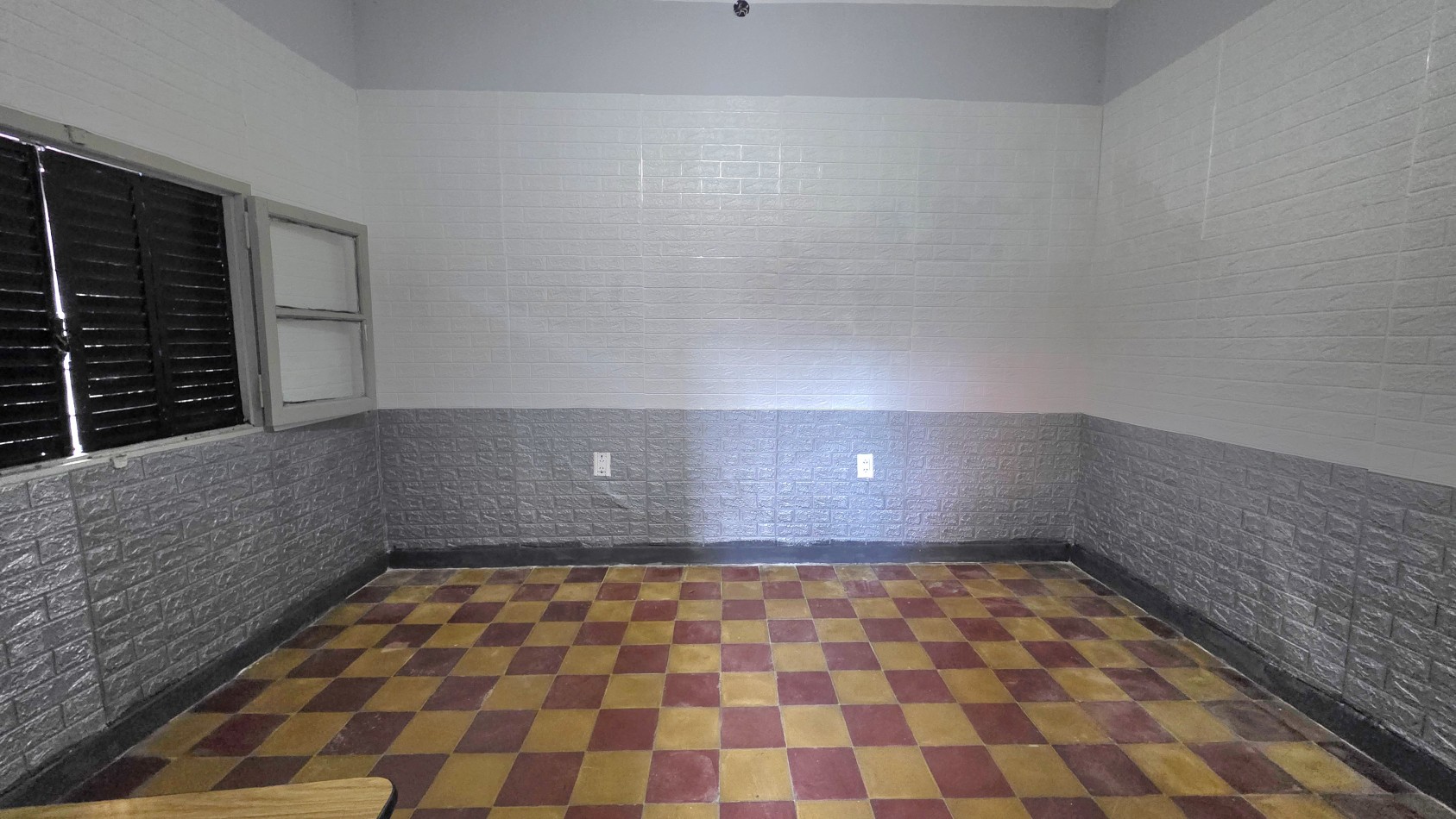 DEPARTAMENTO CON PATIO Y JARDIN 