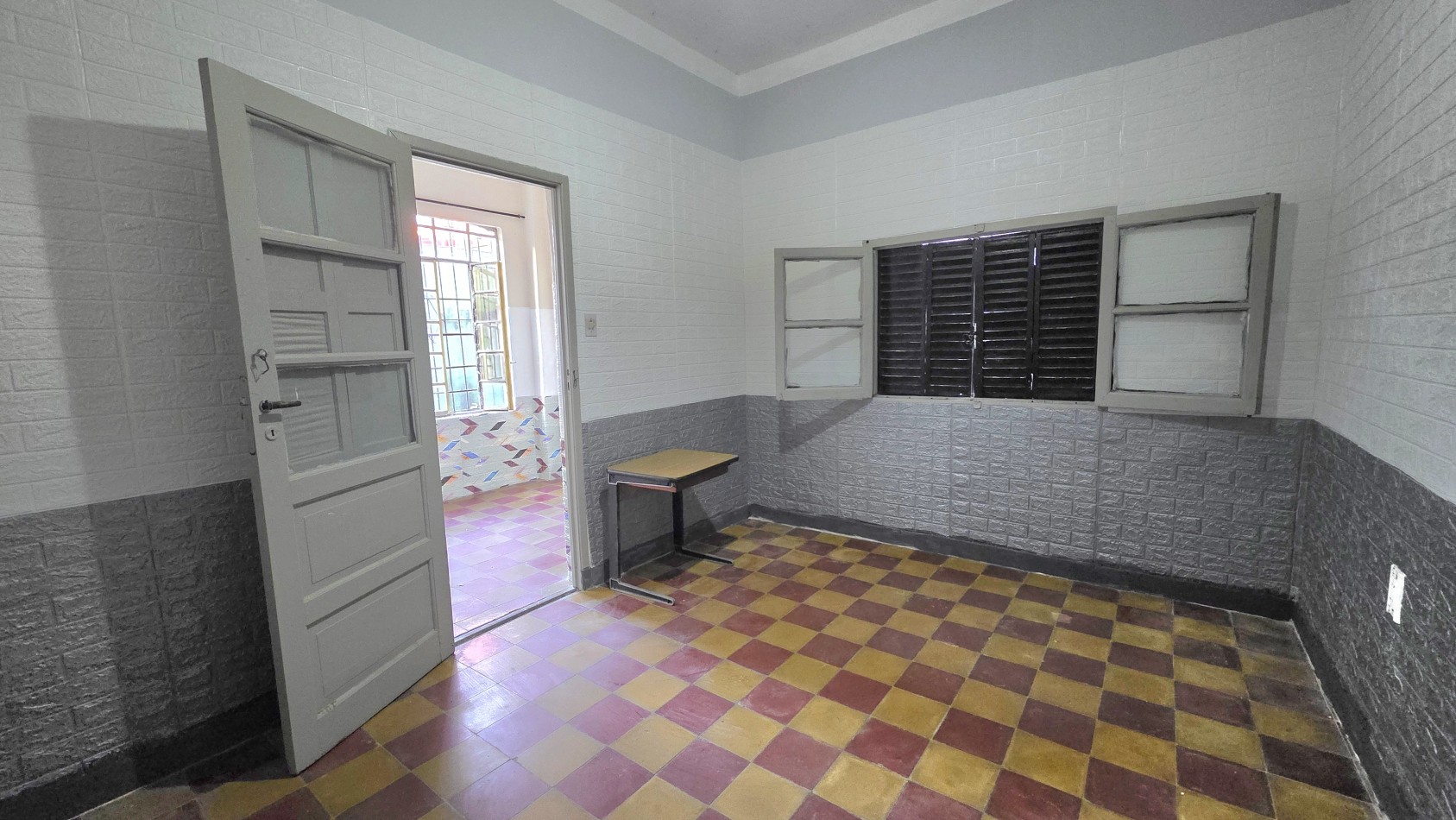 DEPARTAMENTO CON PATIO Y JARDIN 