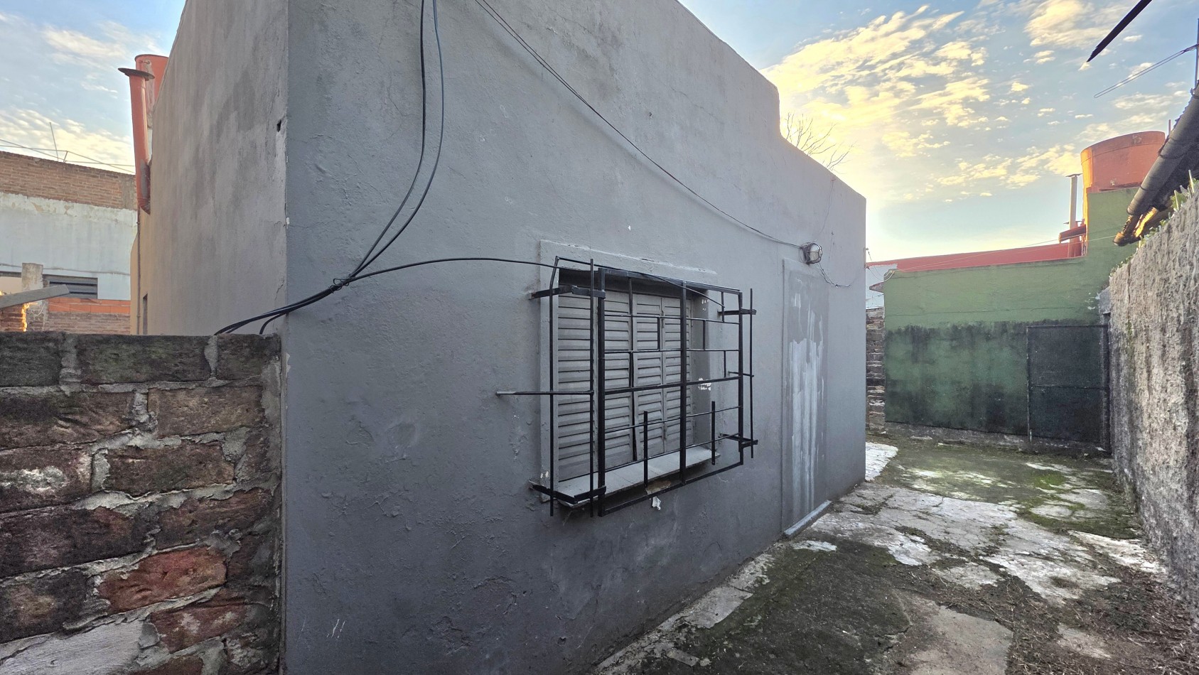 DEPARTAMENTO CON PATIO Y JARDIN 