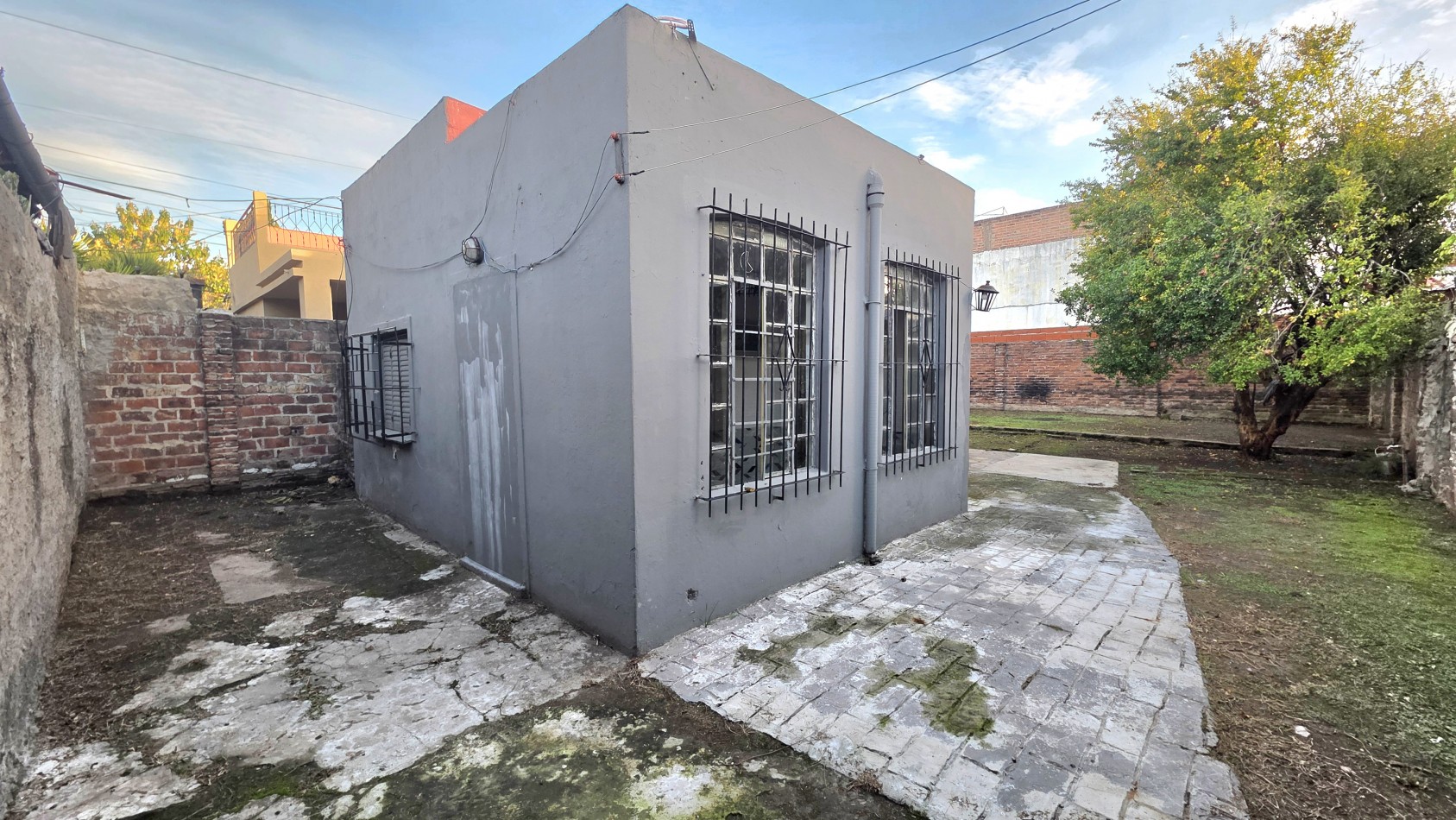 DEPARTAMENTO CON PATIO Y JARDIN 