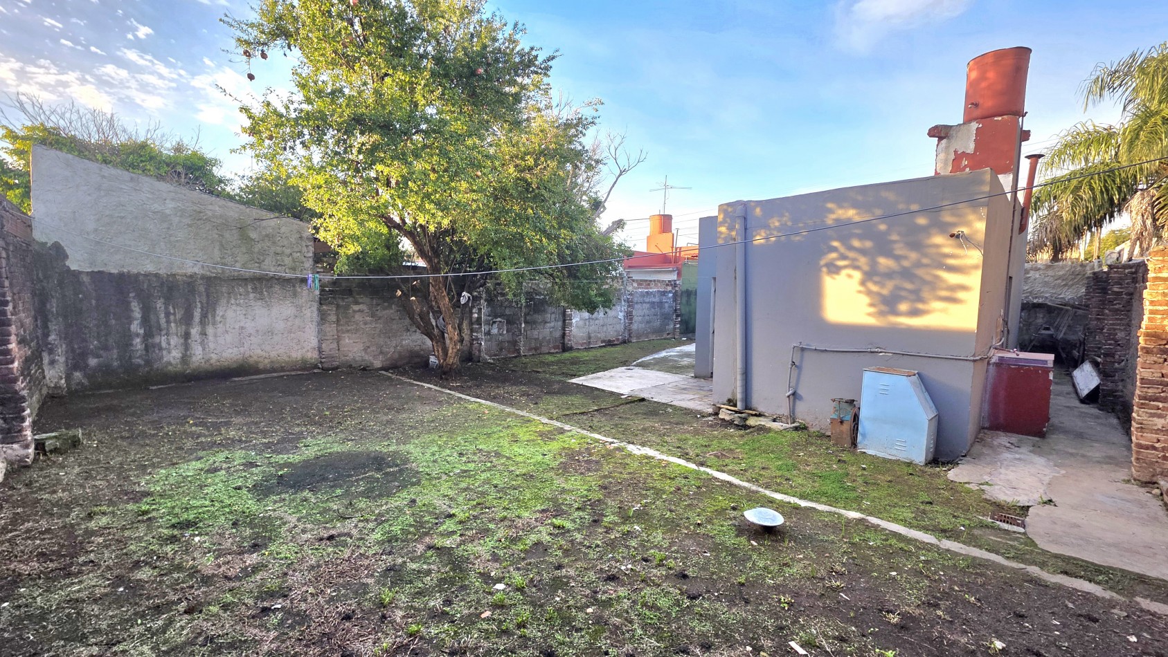 DEPARTAMENTO CON PATIO Y JARDIN 