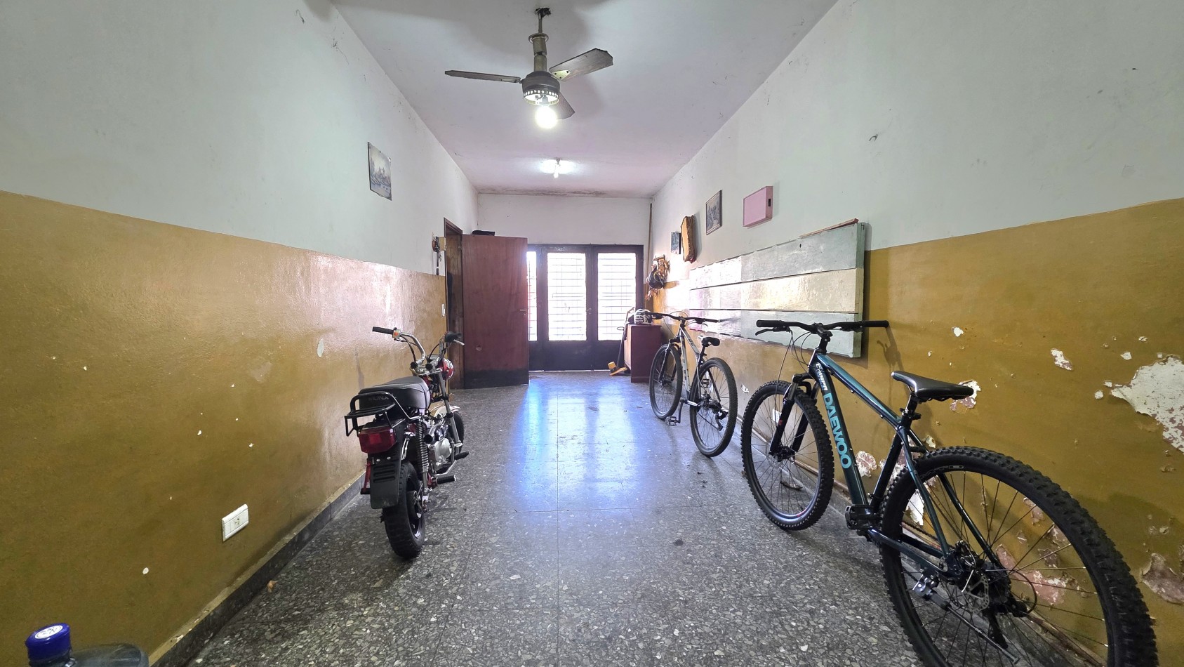 Casa 2 Viviendas en Venta | 6 Ambientes | Patio, Quincho y Cochera | Excelente Ubicacion