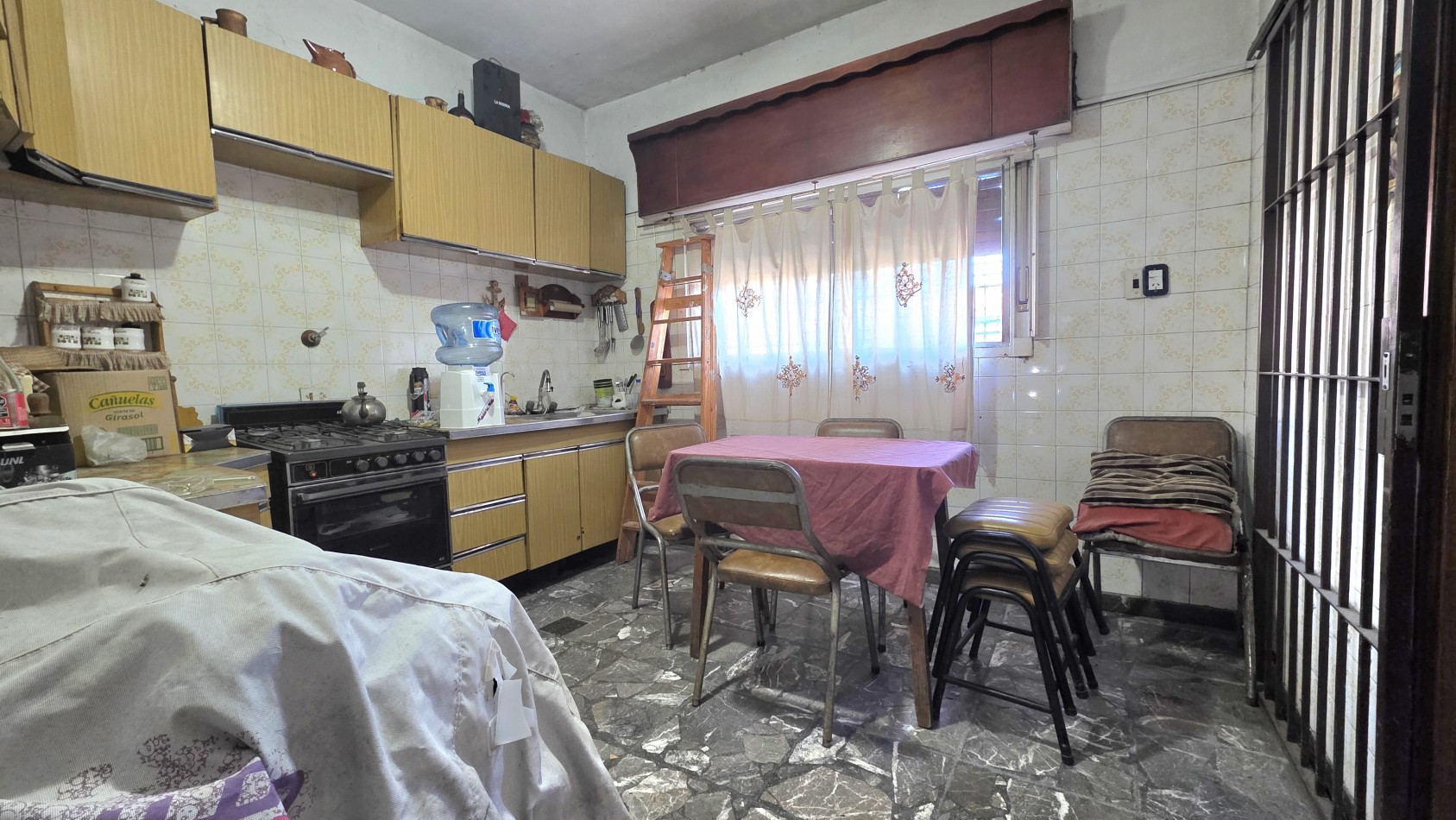 Casa 2 Viviendas en Venta | 6 Ambientes | Patio, Quincho y Cochera | Excelente Ubicacion