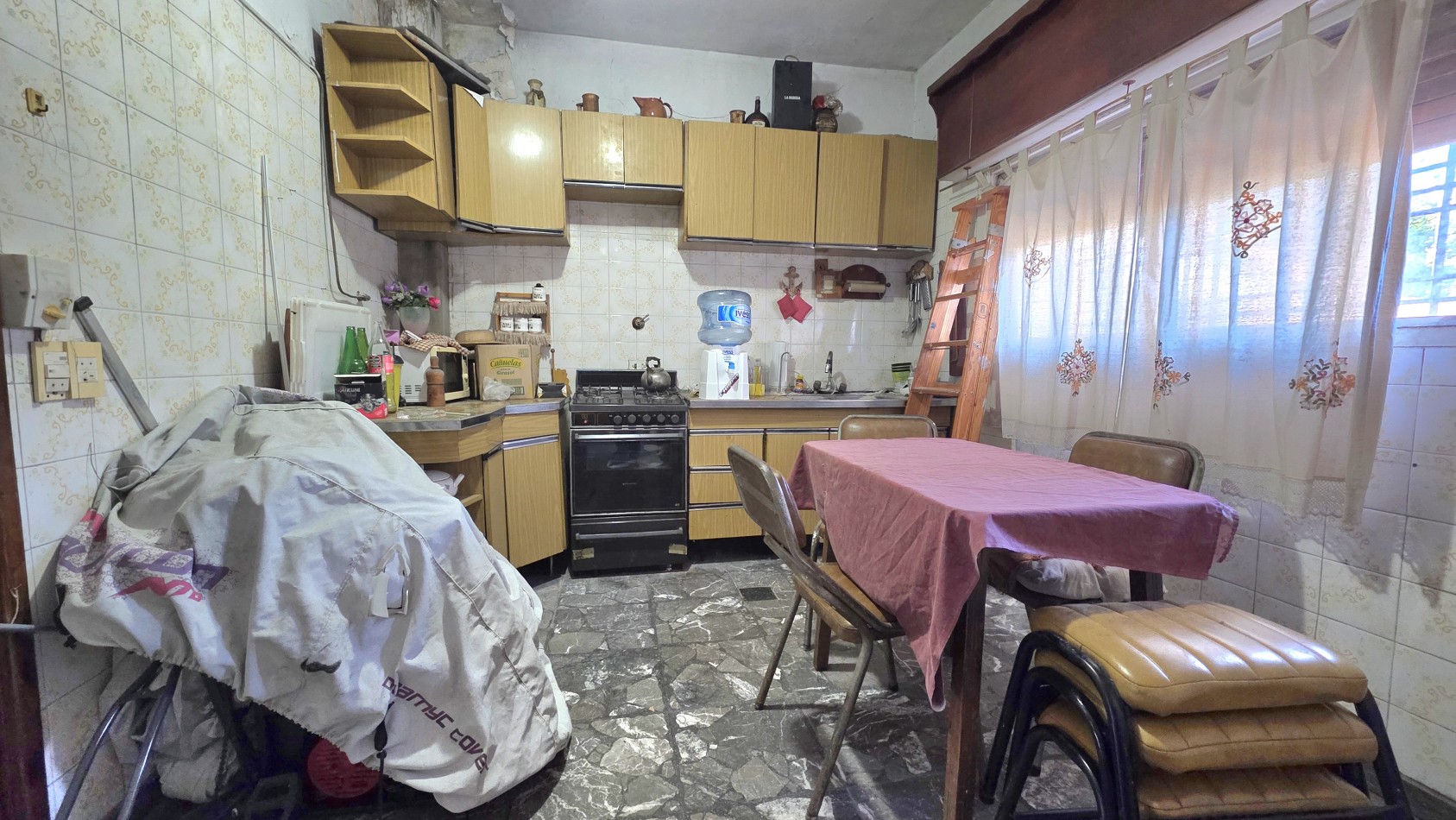 Casa 2 Viviendas en Venta | 6 Ambientes | Patio, Quincho y Cochera | Excelente Ubicacion