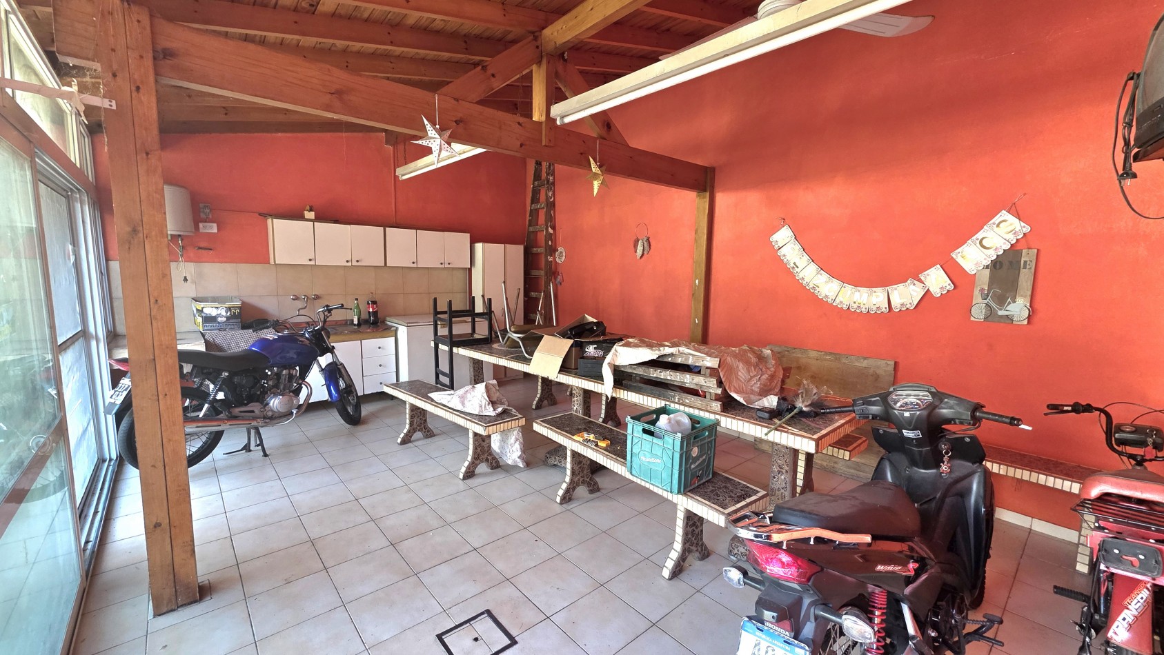 Casa 2 Viviendas en Venta | 6 Ambientes | Patio, Quincho y Cochera | Excelente Ubicacion