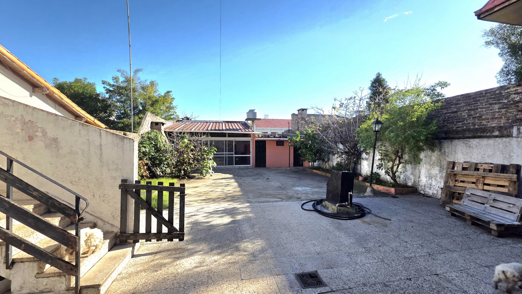 Casa 2 Viviendas en Venta | 6 Ambientes | Patio, Quincho y Cochera | Excelente Ubicacion