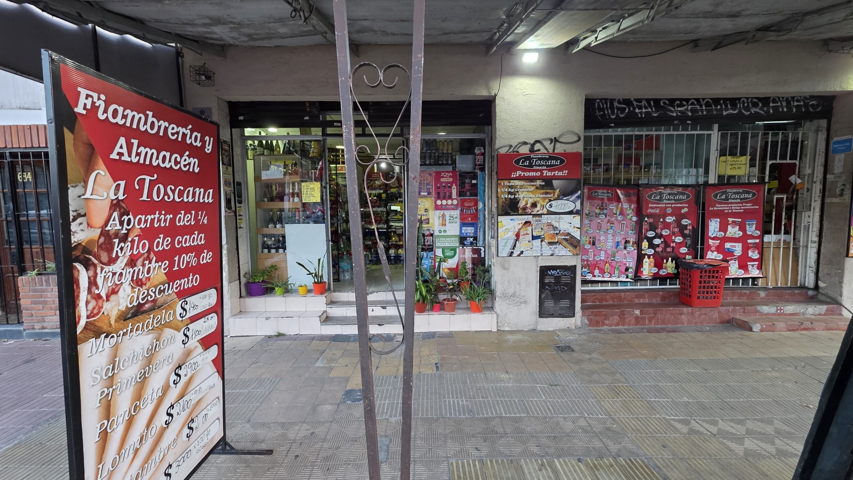 VENTA FONDO DE COMERCIO ALMACEN / SUPERMERCADO EN LOMAS DE ZAMORA | ESQUINA ESTRATEGICA | ALTO FLUJO DE VENTAS | CARTERA DE CLIENTES