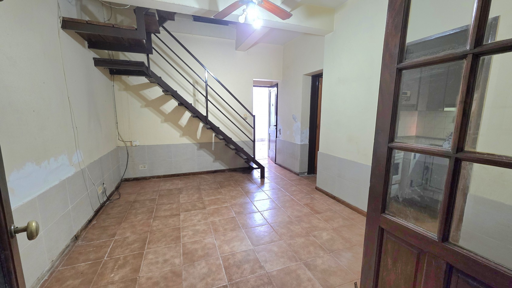 OPORTUNIDAD EN TEMPERLEY - CASA CON TERRAZA Y GRAN POTENCIAL, APTA CREDITO