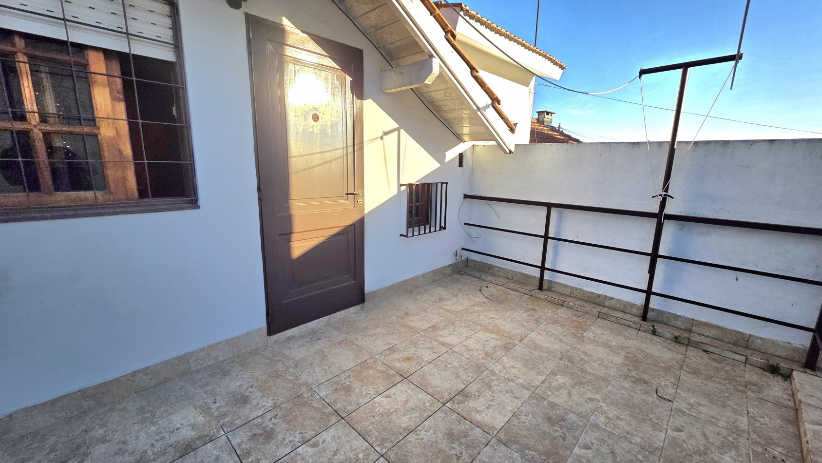 OPORTUNIDAD EN TEMPERLEY - CASA CON TERRAZA Y GRAN POTENCIAL, APTA CREDITO