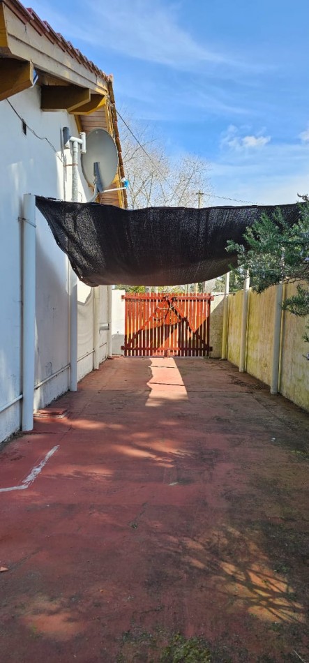 CASA EN VENTA EN LAS TONINAS A 6 CUADRAS DEL MAR - LOTE 10x40 - GAS NATURAL - GRAN POTENCIAL