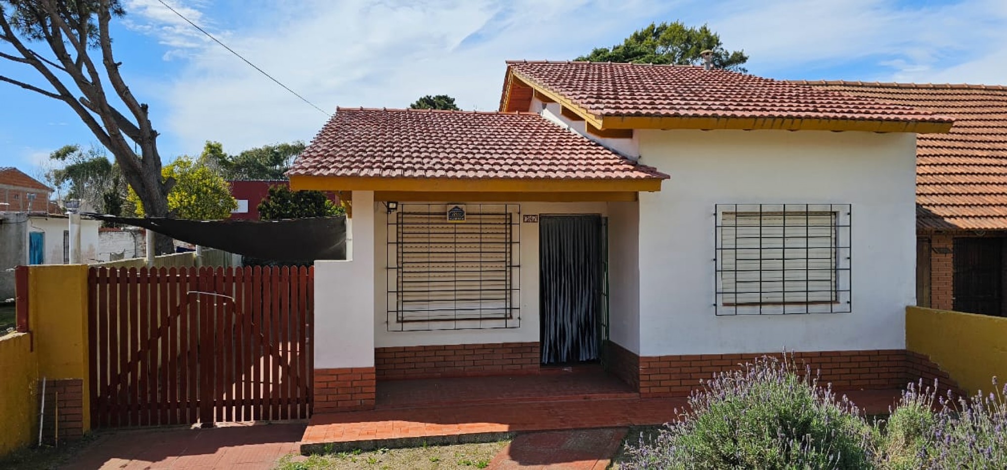 CASA EN VENTA EN LAS TONINAS A 6 CUADRAS DEL MAR - LOTE 10x40 - GAS NATURAL - GRAN POTENCIAL