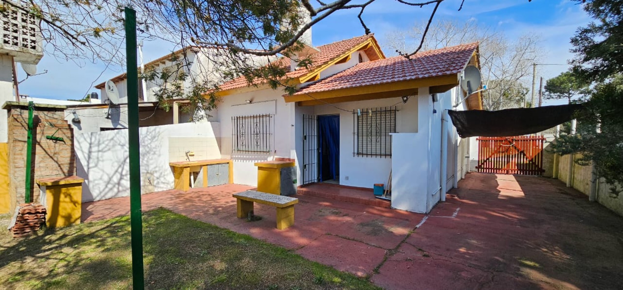 CASA EN VENTA EN LAS TONINAS A 6 CUADRAS DEL MAR - LOTE 10x40 - GAS NATURAL - GRAN POTENCIAL