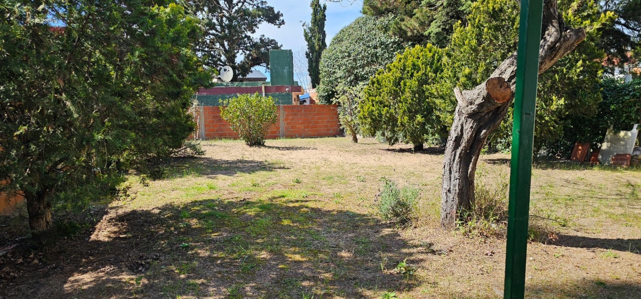 CASA EN VENTA EN LAS TONINAS A 6 CUADRAS DEL MAR - LOTE 10x40 - GAS NATURAL - GRAN POTENCIAL