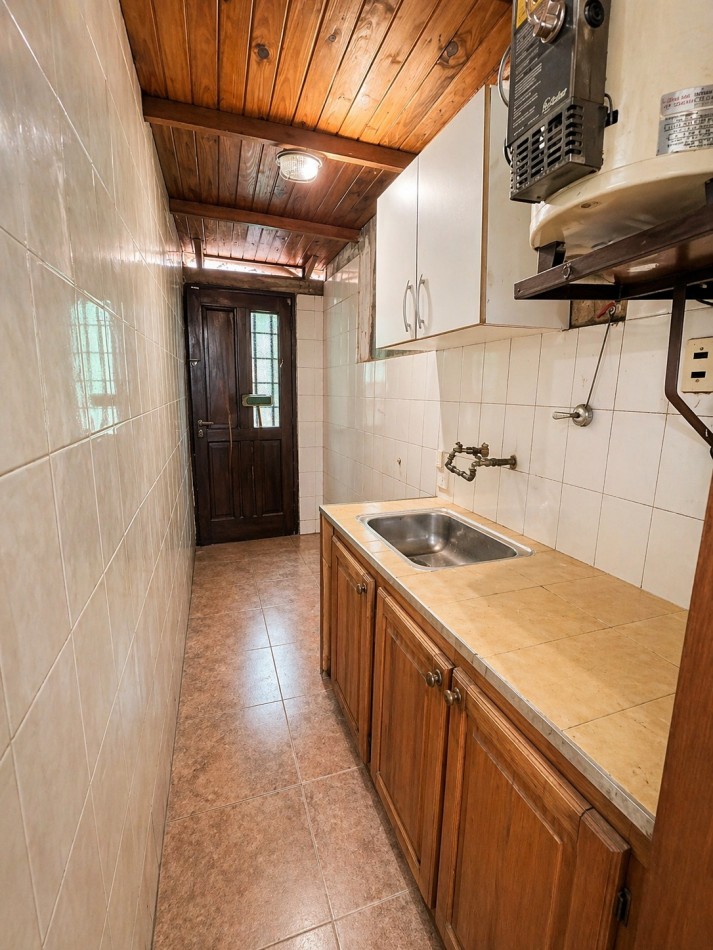 CASA 3 AMBIENTES CON COCHERA Y GRAN PATIO