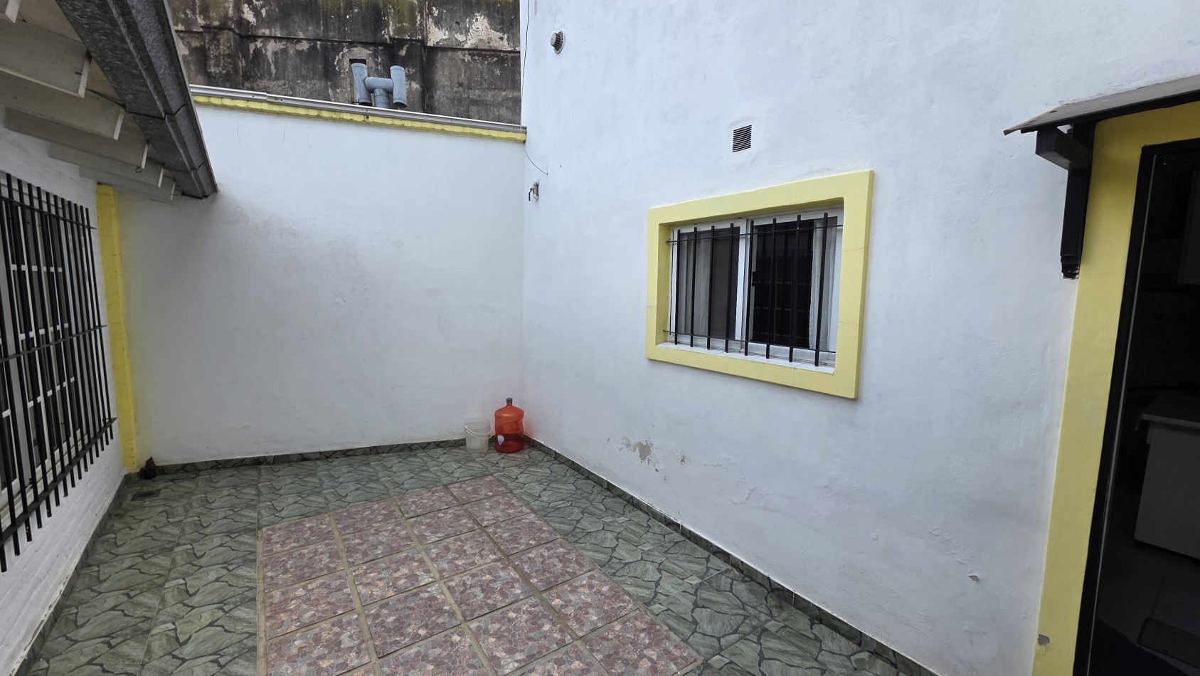 CASA 6 AMBIENTES CON PILETA