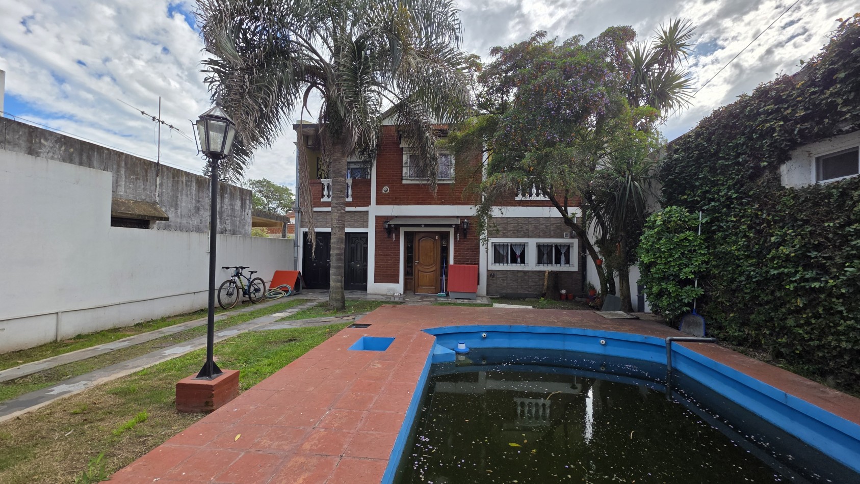 CASA 6 AMBIENTES CON PILETA