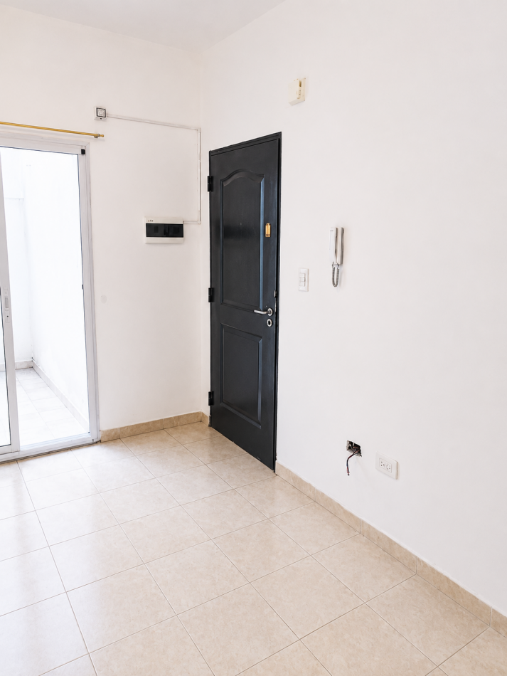 DEPARTAMENTO 2 AMBIENTES CON PATIO EN ALQUILER