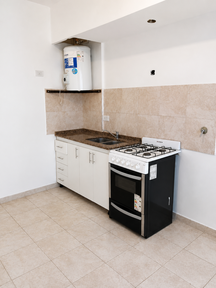 DEPARTAMENTO 2 AMBIENTES CON PATIO EN ALQUILER