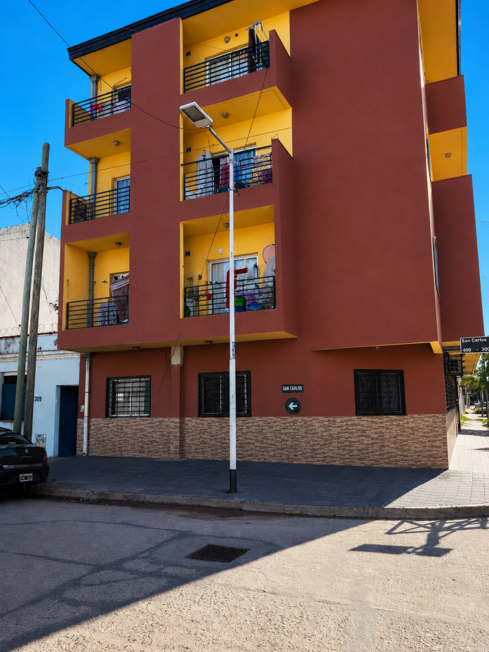 DEPARTAMENTO 2 AMBIENTES CON PATIO EN ALQUILER