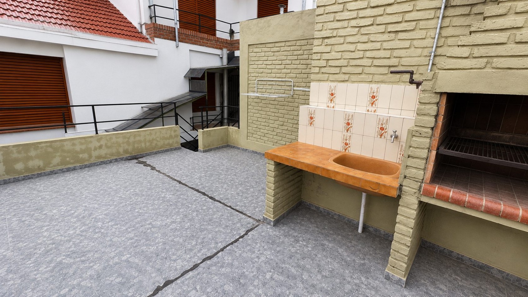 PH CON TERRAZA Y PARRILLA