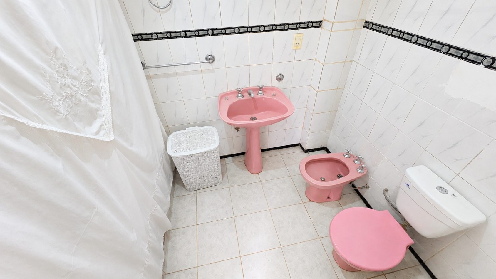 CASA 6 AMBIENTES CON PILETA
