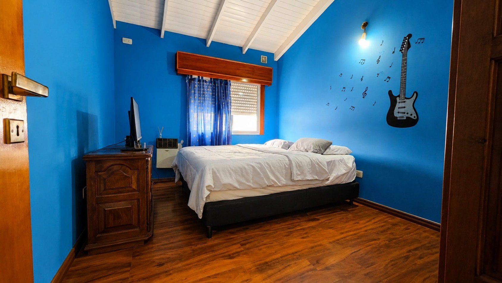 CASA 6 AMBIENTES CON PILETA