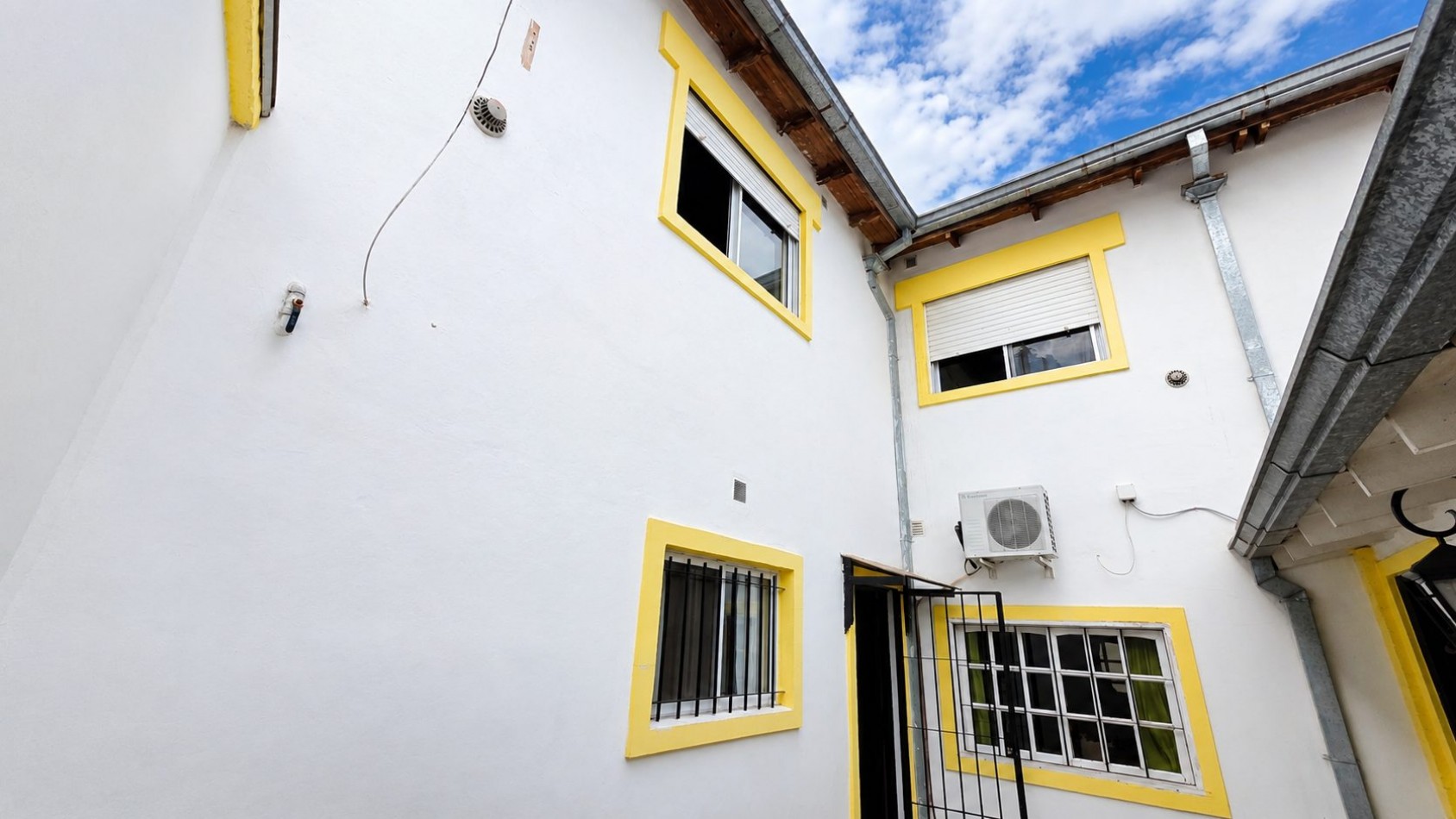 CASA 6 AMBIENTES CON PILETA