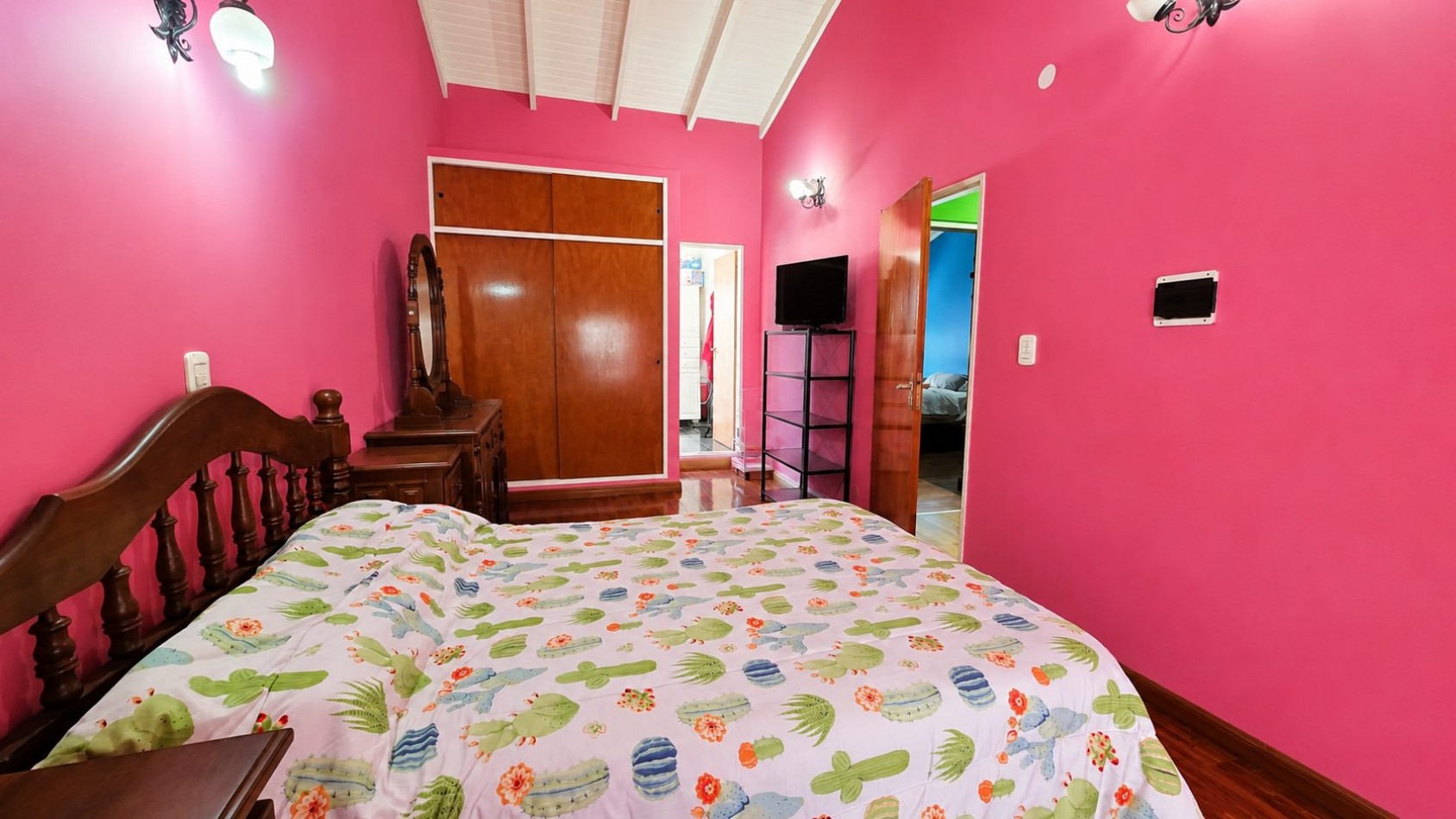 CASA 6 AMBIENTES CON PILETA