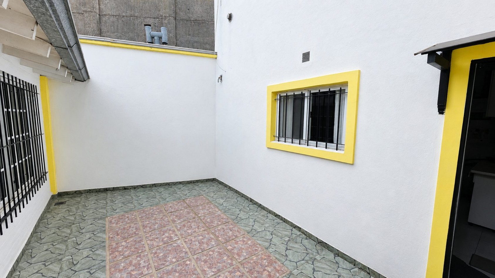 CASA 6 AMBIENTES CON PILETA