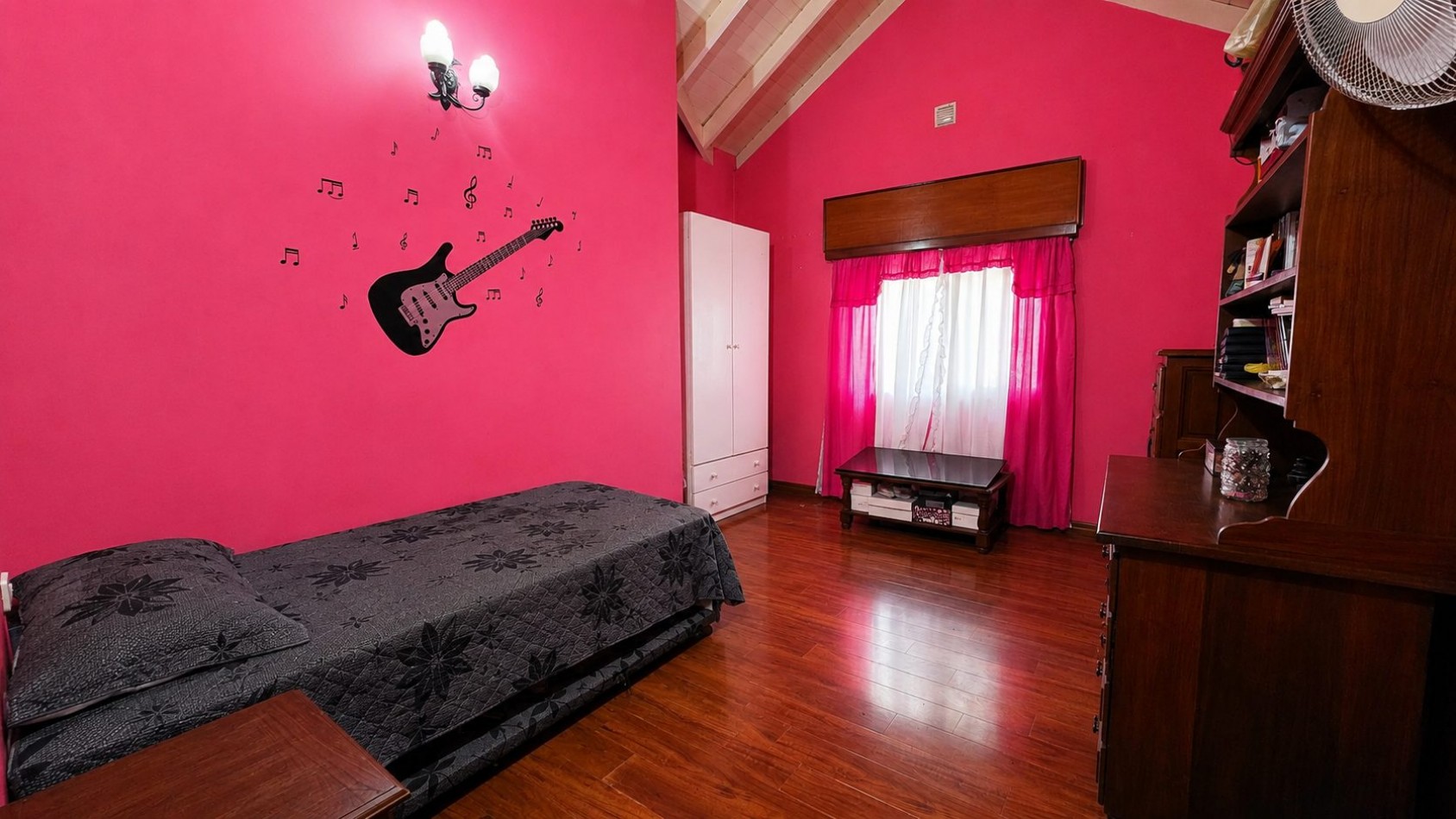 CASA 6 AMBIENTES CON PILETA
