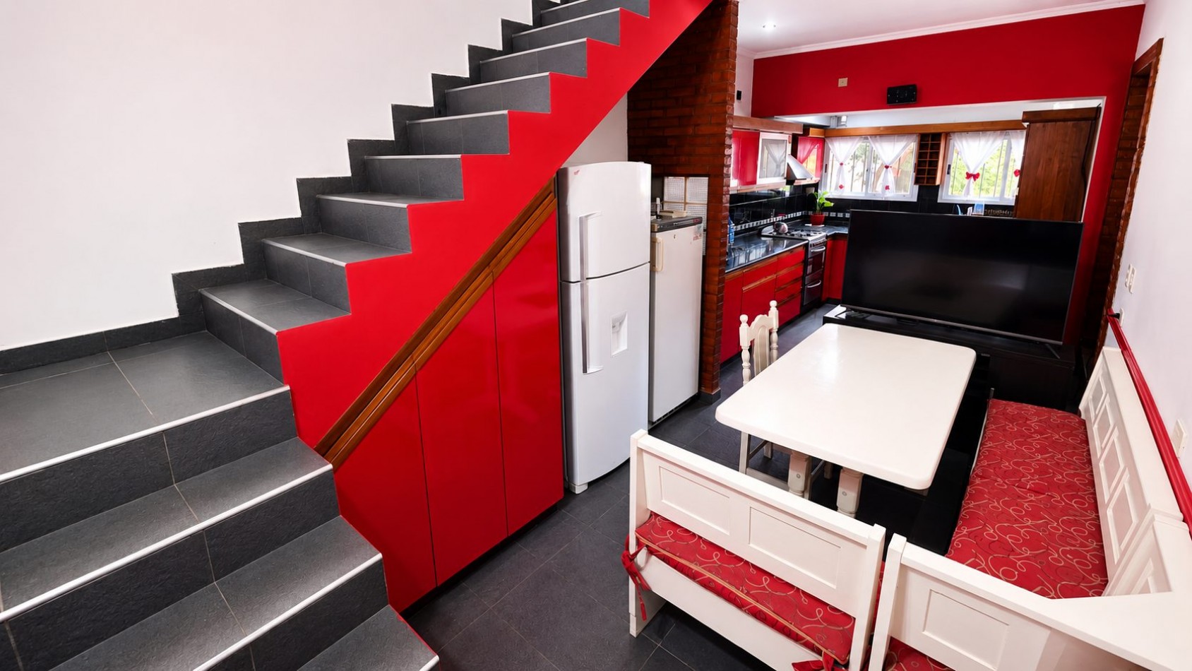 CASA 6 AMBIENTES CON PILETA