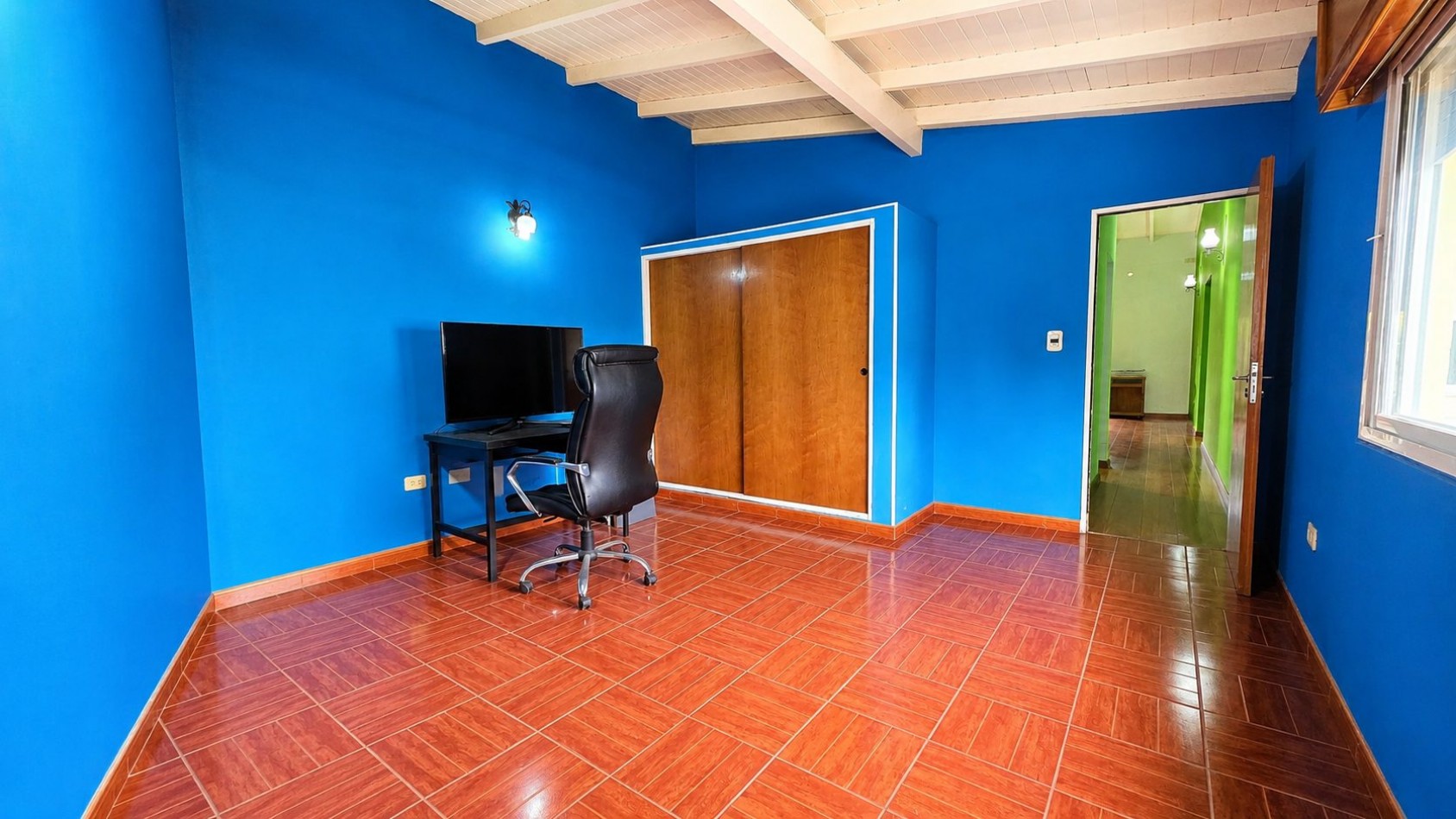 CASA 6 AMBIENTES CON PILETA