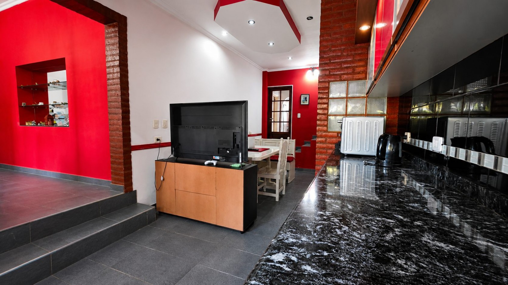 CASA 6 AMBIENTES CON PILETA