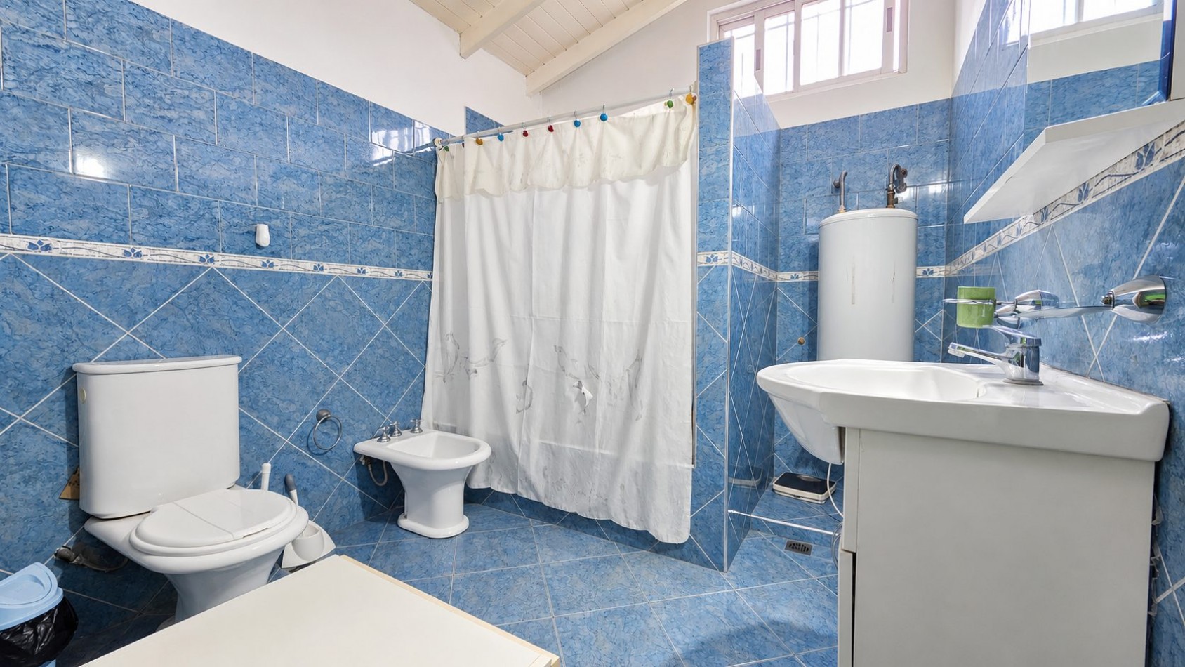 CASA 6 AMBIENTES CON PILETA