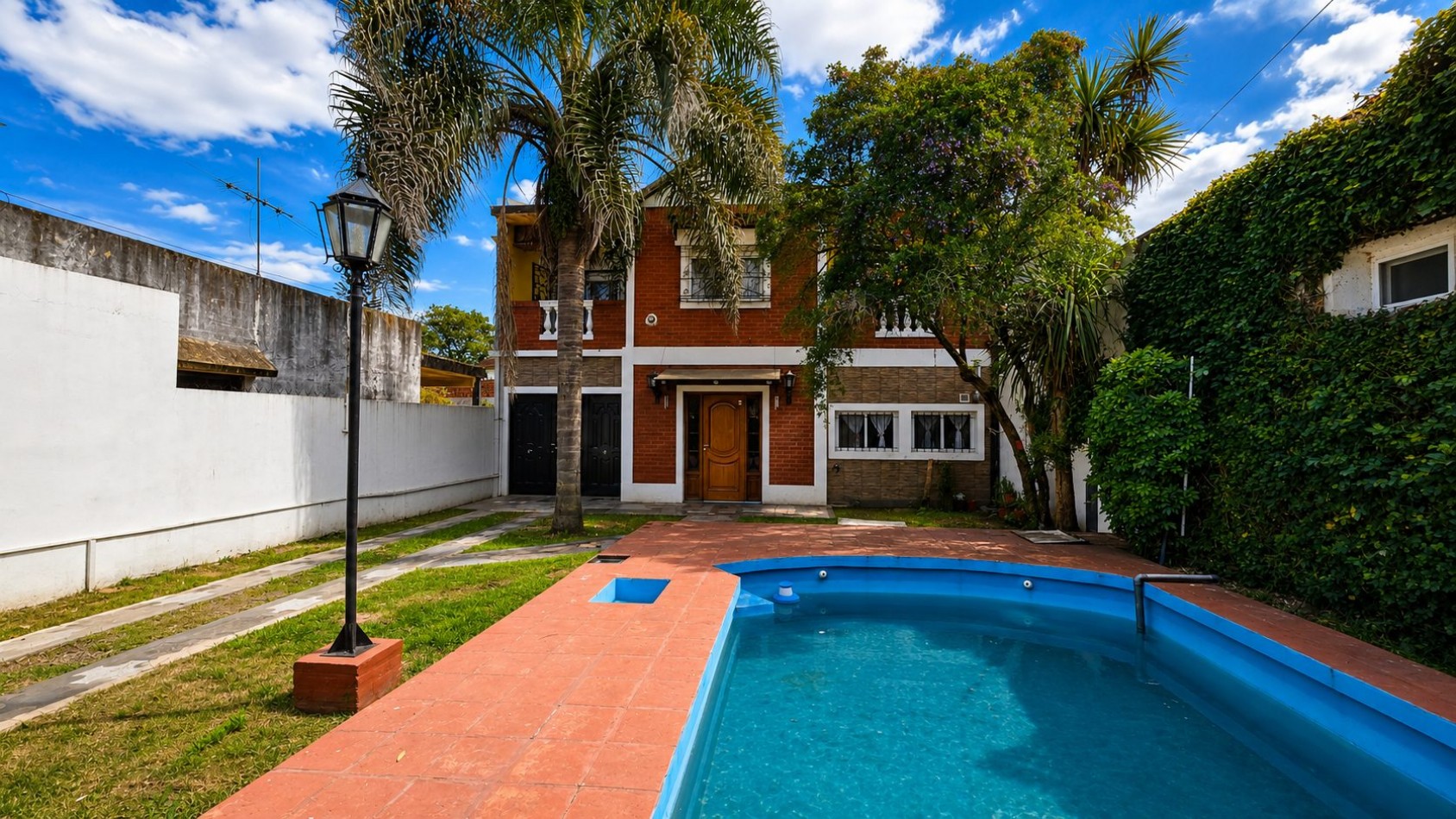 CASA 6 AMBIENTES CON PILETA