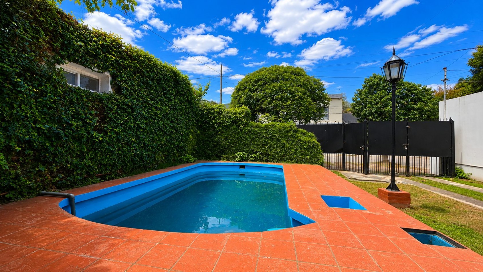CASA 6 AMBIENTES CON PILETA