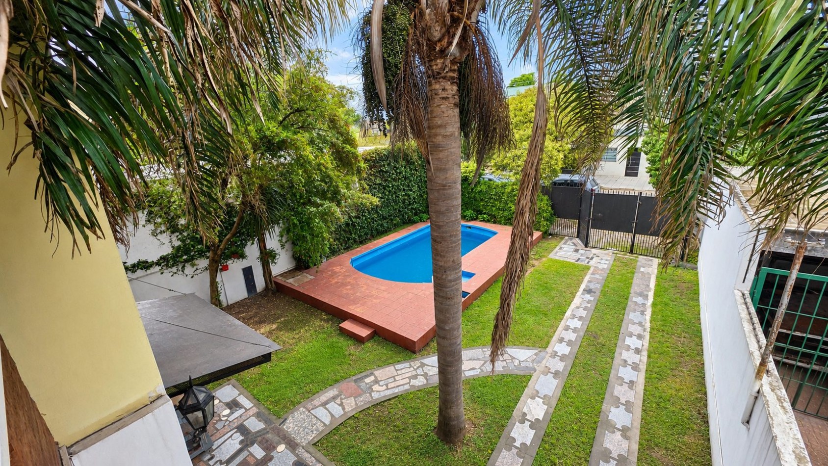 CASA 6 AMBIENTES CON PILETA