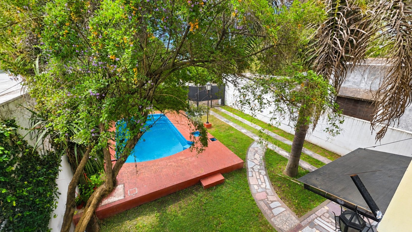 CASA 6 AMBIENTES CON PILETA
