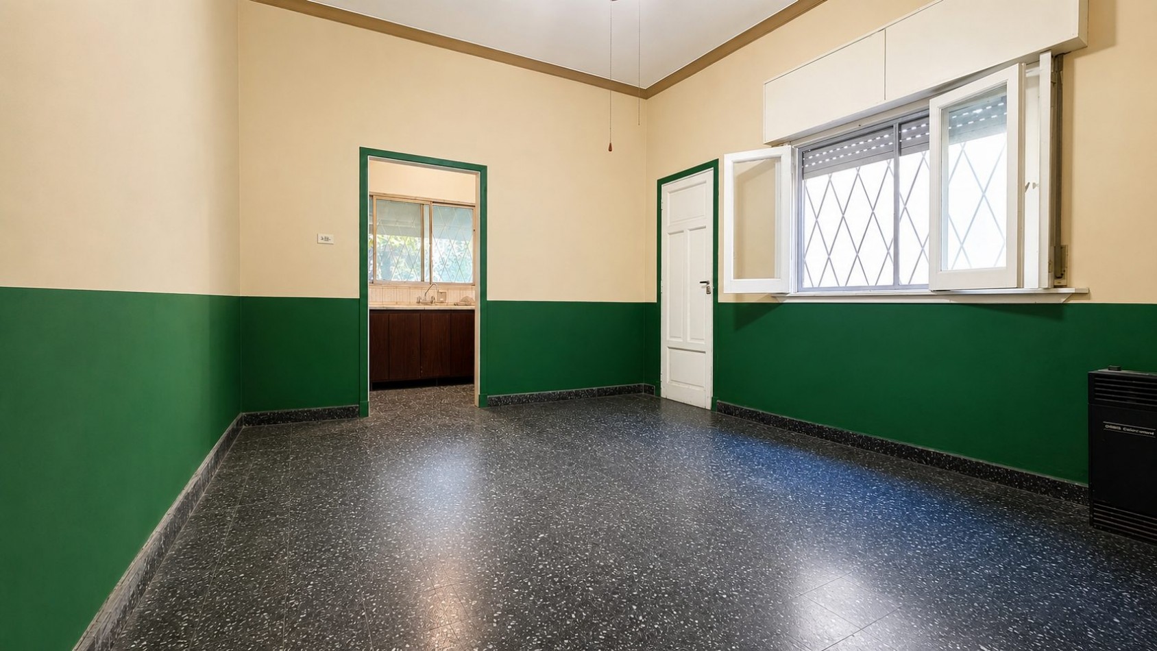 CASA 3 AMBIENTES CON COCHERA, GALERIA Y GRAN PARQUE EN VENTA - APTA CREDITO