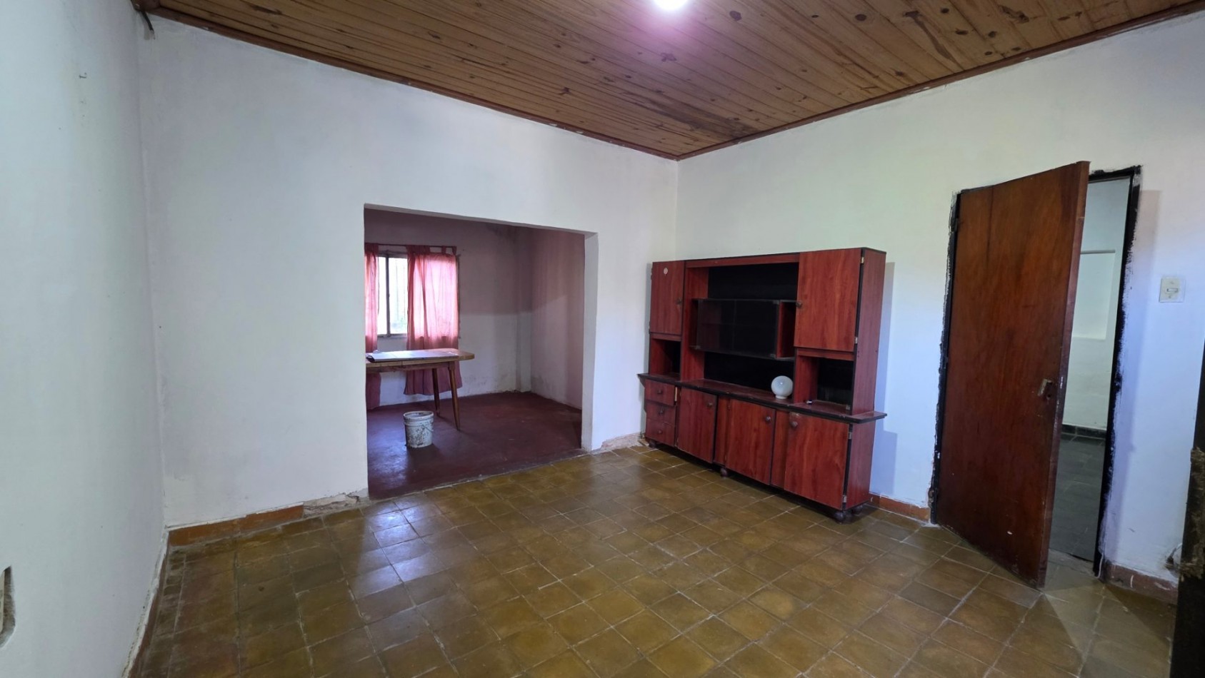 Casa a Restaurar sobre Lote de 375 m² en Glew | Amplio Fondo y Gran Potencial de Desarrollo