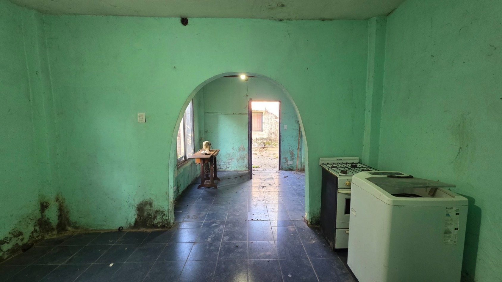 Casa a Restaurar sobre Lote de 375 m² en Glew | Amplio Fondo y Gran Potencial de Desarrollo